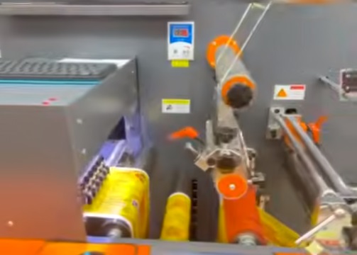 Bao bì Xinsen chạy hết công suất để đáp ứng các đơn đặt hàng nhãn dính tùy chỉnh